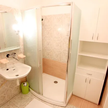 Guest house Paseky U Zapadlych Vlastencu 2*